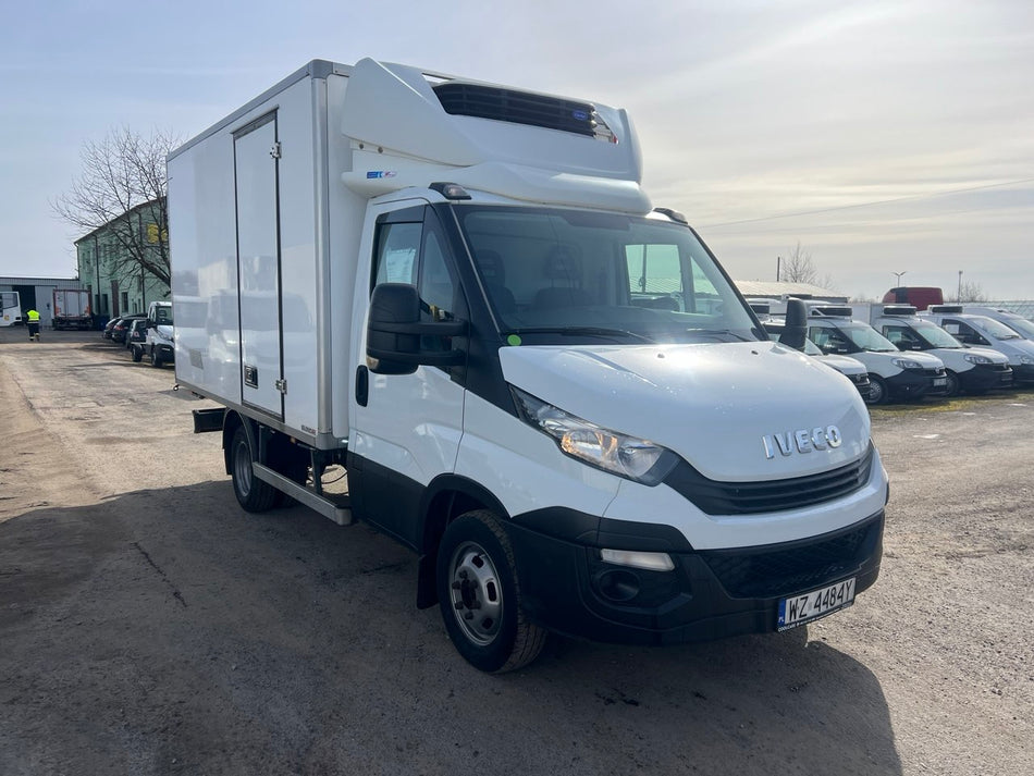 Iveco Daily 35C14 z zabudową izotermiczną firmy Lecapitaine (440)
